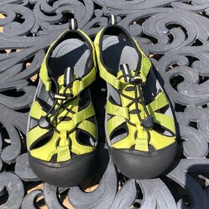 Women’s KEEN Newport hiking shoes / sandals